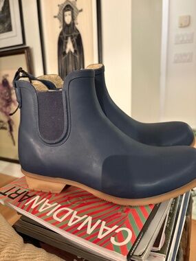Never worn Chooka fleece lined bootoes size 9